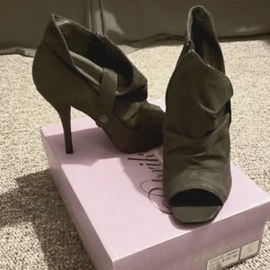 Gray booties, size 8.5, Paprika